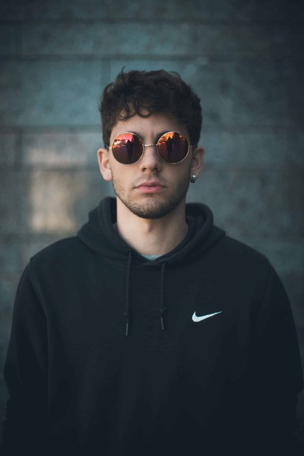 Comment choisir des lunettes de soleil qui protègent efficacement des UV et subliment le visage ?