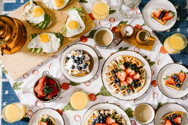 Comment préparer un brunch vegan délicieux et équilibré?