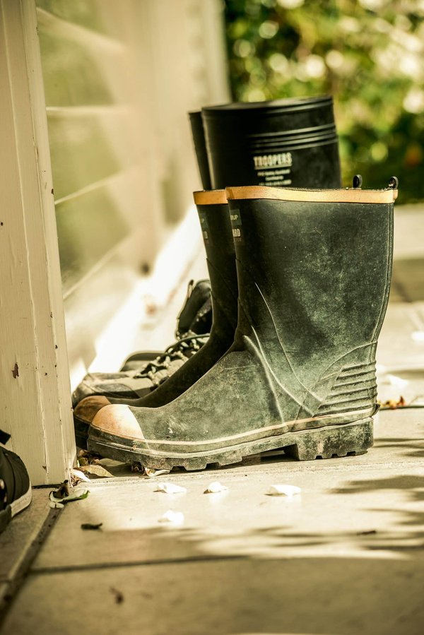 Quelles sont les meilleures manières de styliser des bottes en caoutchouc pour les jours de pluie?